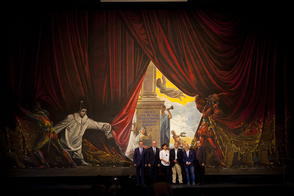 Lee más sobre el artículo El telón de boca de Ferrándiz vuelve a abrir la escena del Teatro Cervantes