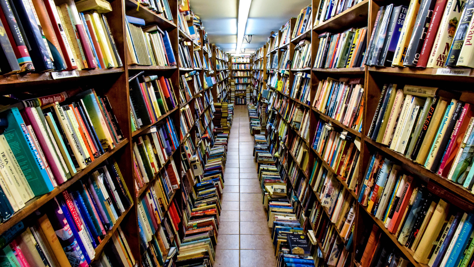 Lee más sobre el artículo Fundación Málaga regala libros de Las 4 Estaciones por el Día de las Librerías