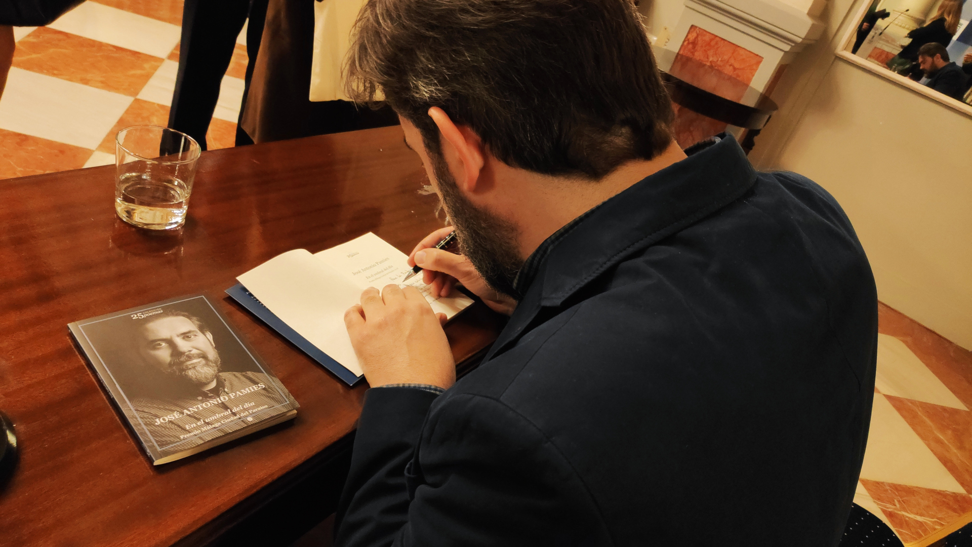 Presentación de En el umbral del día, de JA PAmies