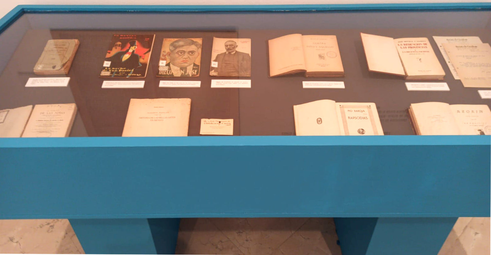 Lee más sobre el artículo La Económica muestra la labor de Porfirio Smerdou como donante de patrimonio bibliográfico